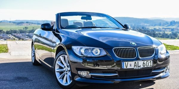 2010-BMW-330d-29